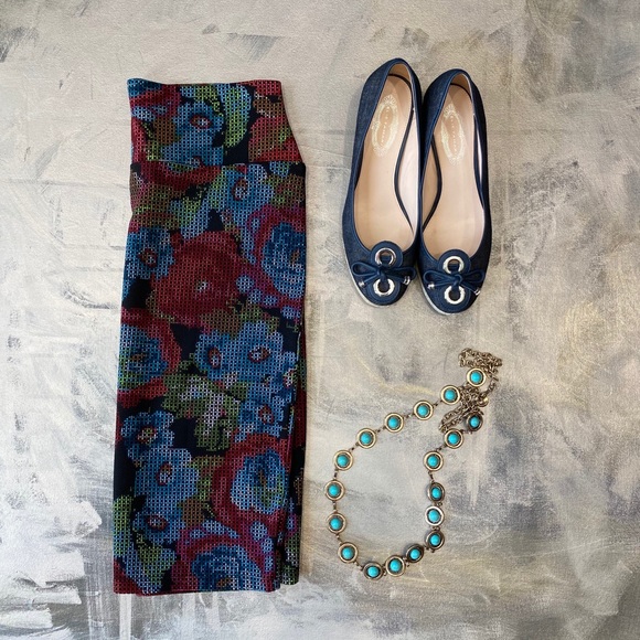 NWT - Faux Turquoise & Gold tone Statement Belt - Picture 3 of 3